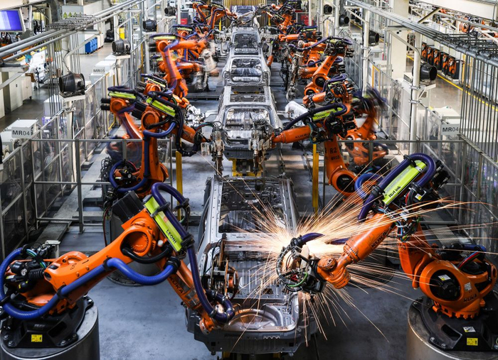 　　  2月24日在广州番禺广汽智联新能源产业园拍摄的埃安智慧产线。新华社记者 刘大伟 摄