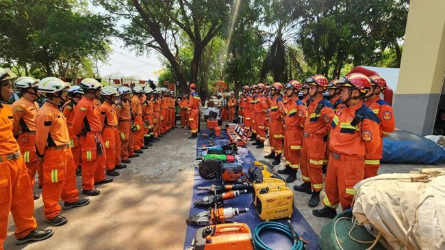 开展地震救援装备展示交流