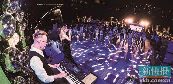 传统民俗混搭时尚潮流