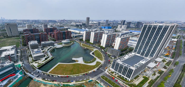 　　  这是3月31日拍摄的无锡（经开区）智能网联汽车生态产业园（无人机全景照片）。新华社记者 李博 摄
