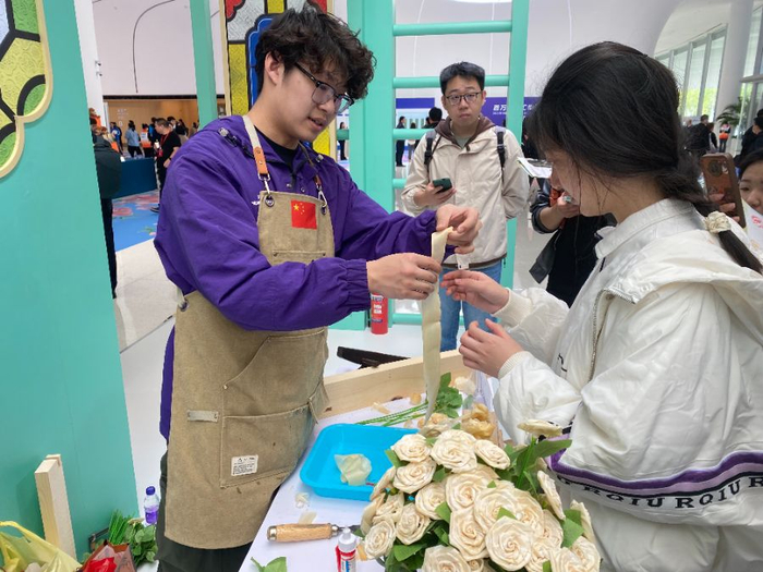 活动现场设置了广东文化和生活体验场景 王峰摄