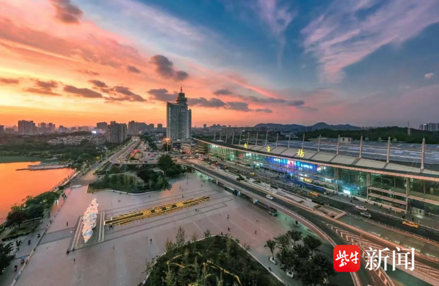 最美火车站。 阮忠 摄