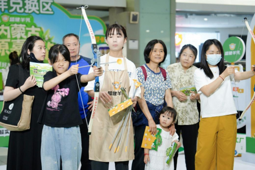 图:盛健羊乳草原嘉年华活动现场