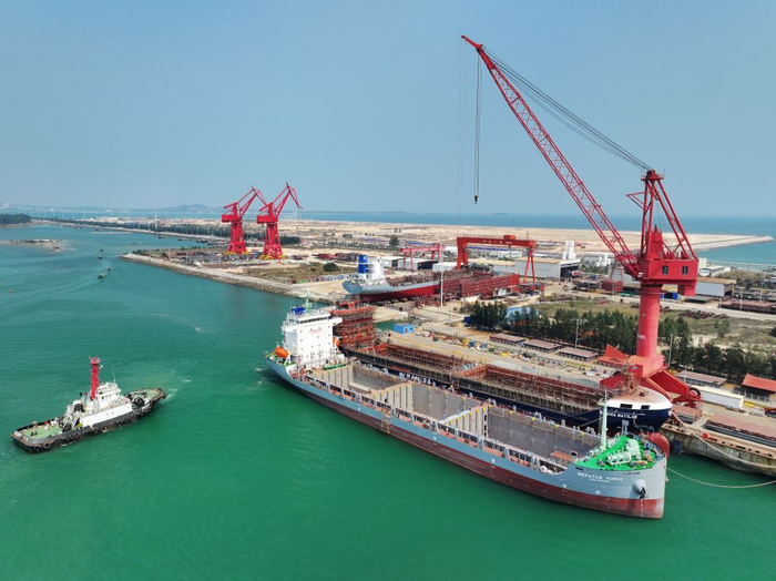 中国船舶集团广西造船有限公司船舶建造现场（2025年3月20日摄，无人机照片）。新华社记者 周华 摄