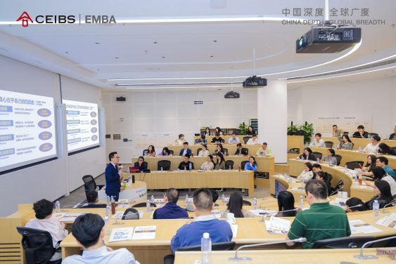 图为活动现场