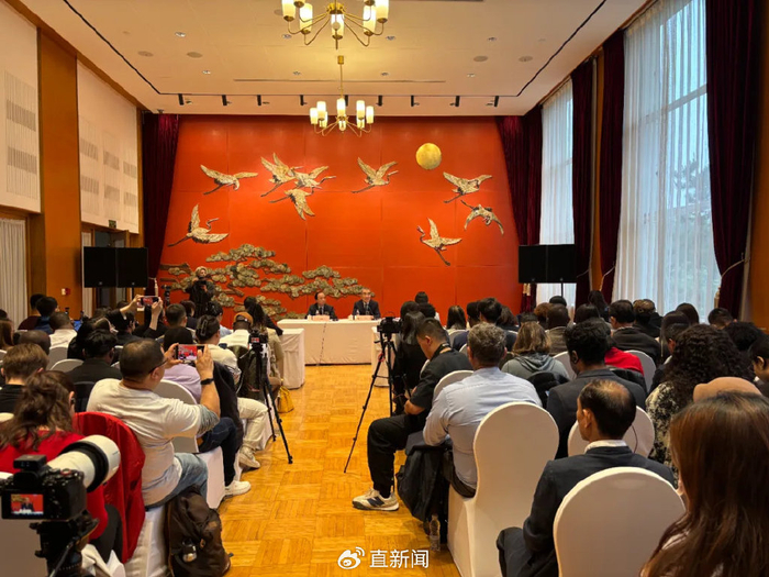 深圳卫视直新闻驻京记者毕跃/摄
