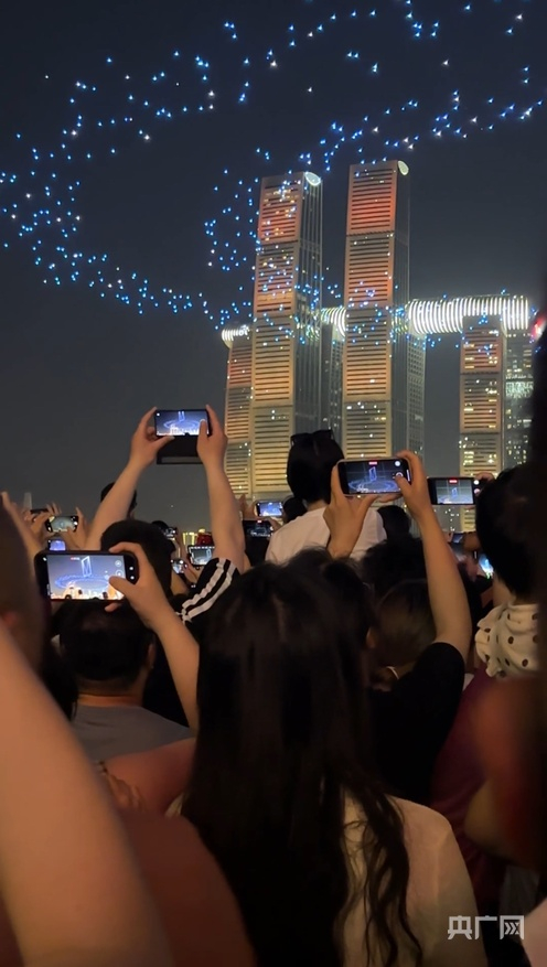 现场游客打卡（央广网发  康力弋  摄）