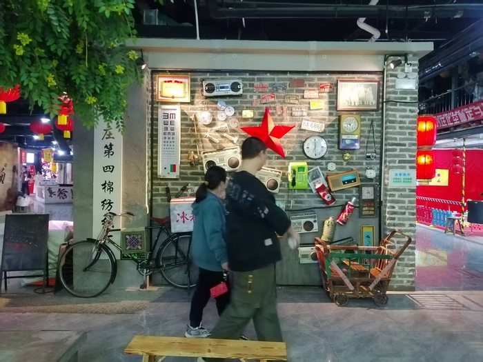 一步一景，怀旧感拉满。李建/摄