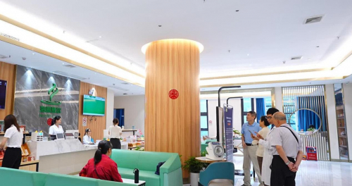 ▲中医体质和心血管疾病专家现场交流演示,合理应用AI技术,帮助糖尿病患者预警、防控心血管并发症,调理偏颇体质。