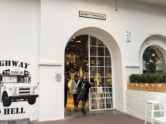Brandy Melville北京三里屯店外观。