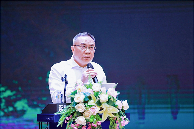 图8南山外国语学校（集团）党委书记、南外高级中学校长梁明