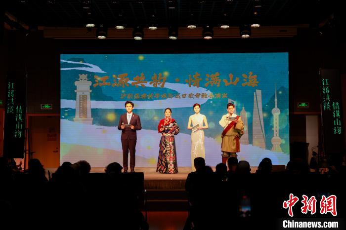  图为演出现场。中新社记者 薛蒂 摄