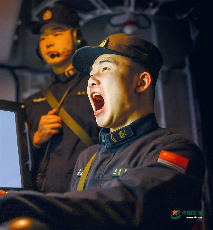 战位号手接收指令。刘渊博 摄