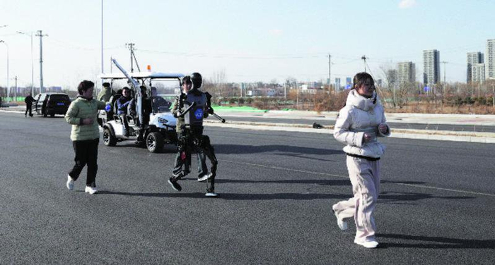 3月，“天工U ltra”在北京户外训练。　企业供图