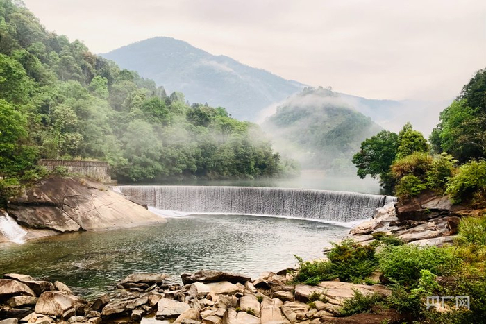 武夷山国家公园1号风景道——月亮湾景色宜人（央广网记者  罗晓英  摄）