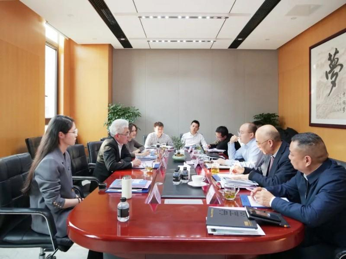 △ 彭州市政府领导一行在座谈会