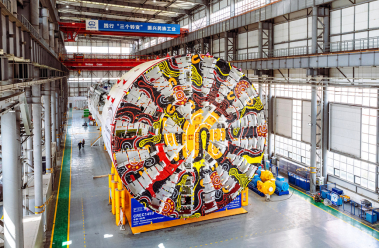 我国出口海外最大直径盾构机“帕蒂加朗号”近日在郑州下线。（中铁装备供图）