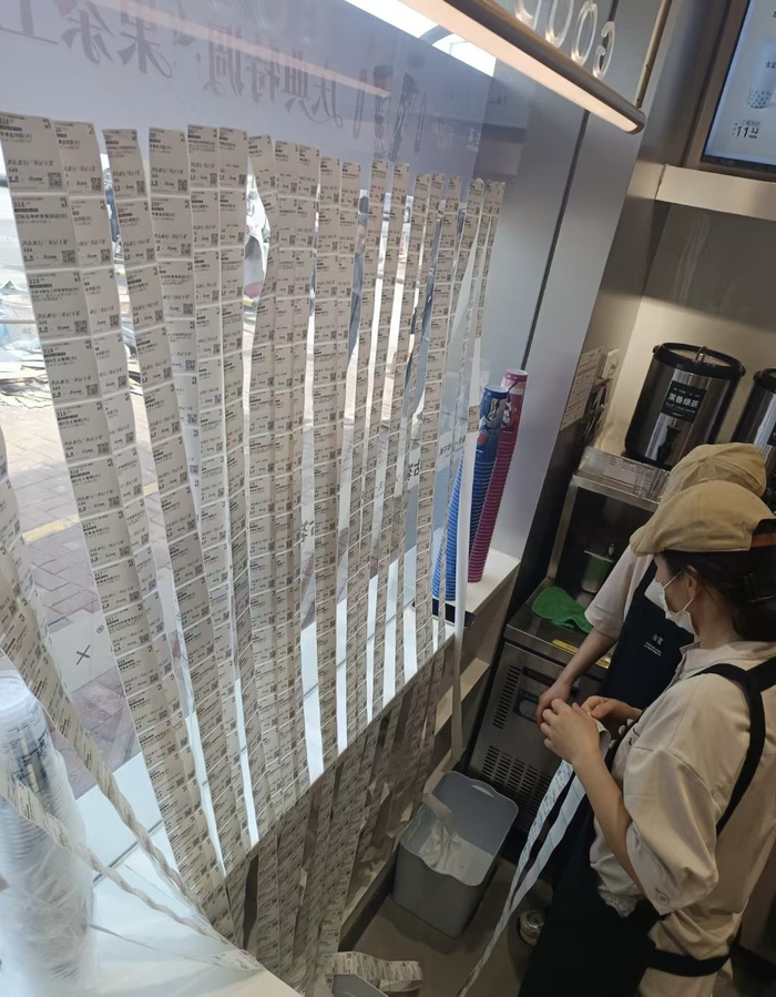 联名当日，古茗门店数不清的待出货订单 图片来源：受访者供图