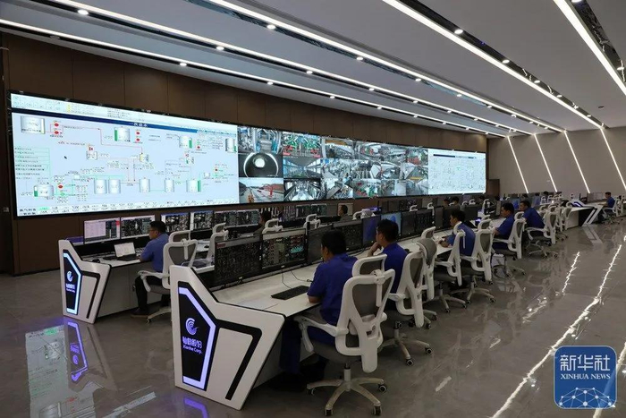 ↑广西仙鹤新材料有限公司数控大厅。