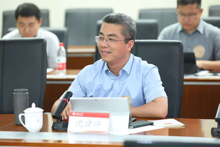 （中央财经大学教授、博士生导师沈建峰  受访者供图）