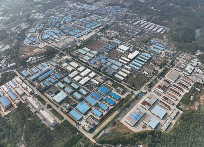 广东翁源华彩化工园区局部俯瞰图。