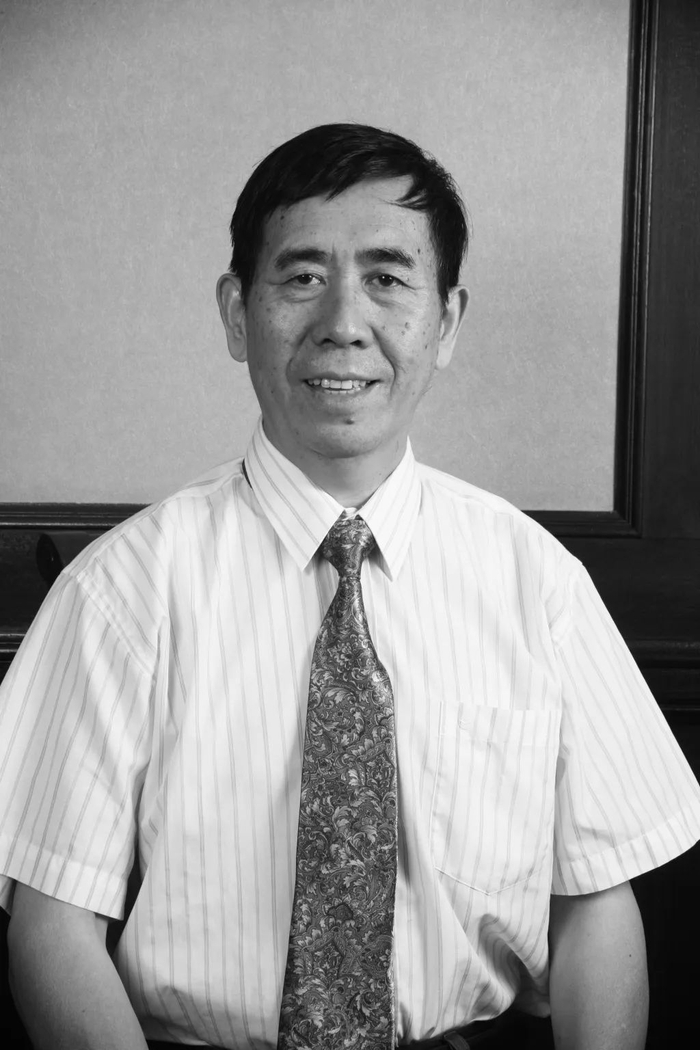 中国著名神经外科学专家、复旦大学附属华山医院徐启武教授因病医治无效，于2025年4月22日逝世，享年81岁。华山医院 图