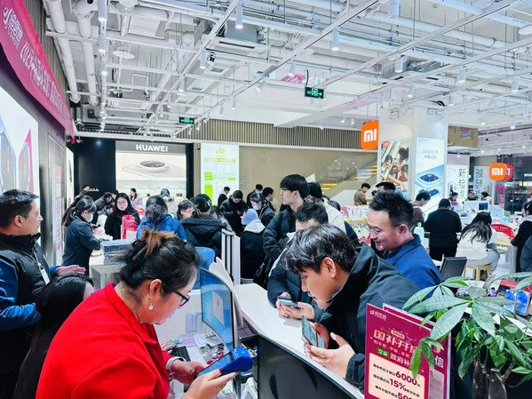 国补落地迪信通门店现场销售火热