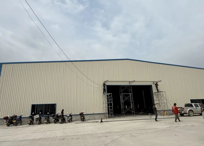 4月18日，位于长洲区长洲镇竹湾村的梧州市智慧农业食用菌项目施工现场，厂房结构已初见雏形。袁欣 摄