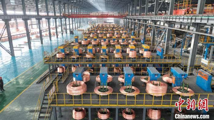 3月31日，年产20万吨高导新材料项目生产车间。　戴文昌 摄