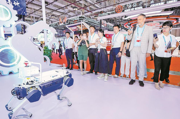 第二十四届中国国际投资贸易洽谈会在厦门举办。林梓健 摄