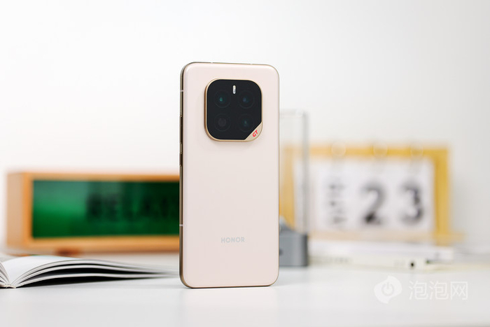 荣耀GT Pro“燃速金”配色