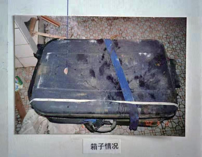 嫌疑人杀人后用于藏尸的行李箱（翻拍）。　受访者供图