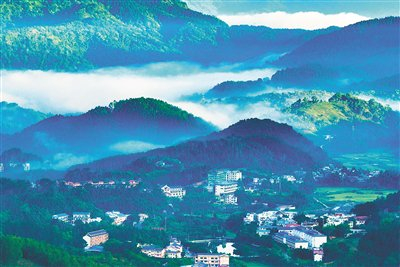 　　五指山水满乡。李天平 摄