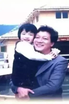 廖俊波与女儿廖质琪合影。图源：福建纪检监察