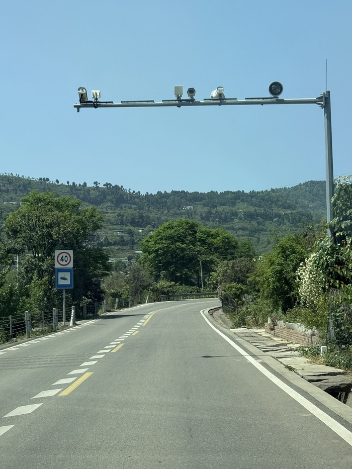 318国道龙泉山段上的检测点