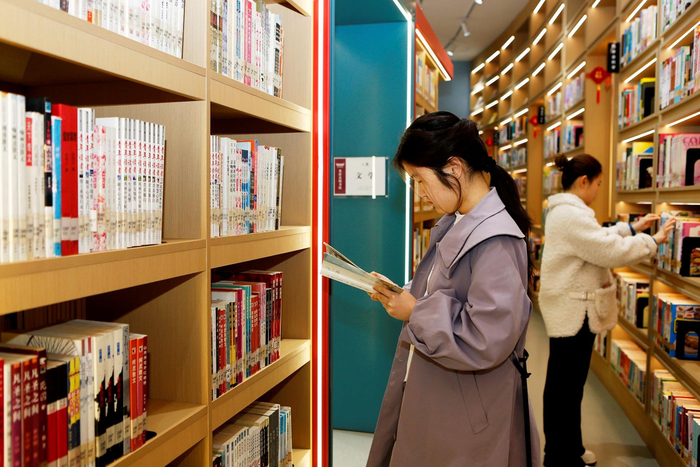 △2025年3月29日，读者在山西临汾市襄汾县图书馆阅读。