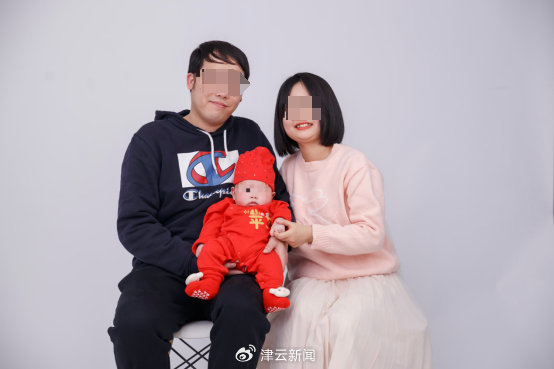 儿子一家三口合照