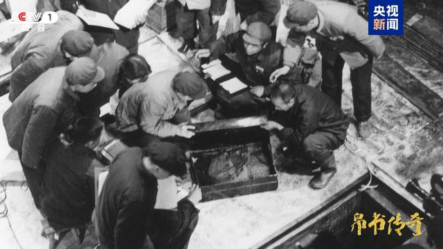 △马王堆三号墓装有帛书的漆奁