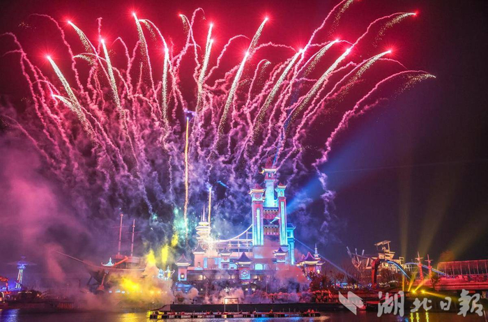 奇幻谷烟花秀。