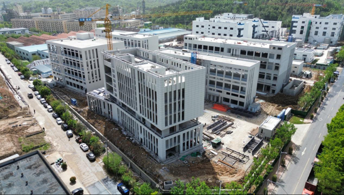 绍兴市鸿明创新材料有限公司一期项目进入收尾阶段。嵊州经济开发区（高新园区）供图