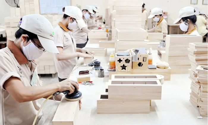 企业生产场景。陈章升 葛柳宏 摄