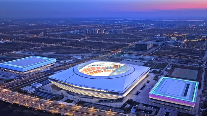 ▲从左到右依次是体育馆、体育场、游泳馆。