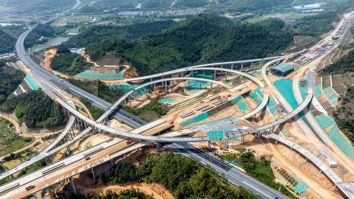 △建设中的肇明高速小湘桔材互通。肇庆发布特约摄影师 李显才 摄