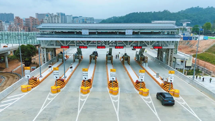 ▲新围收费站出口广场