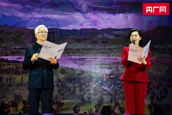 朗诵艺术家陈铎与中央广播电视总台主持人林溪合诵《潮起督亢》