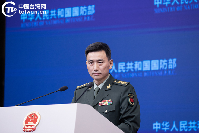 4月24日下午，国防部举行例行记者会，国防部新闻发言人张晓刚答记者问。（中国台湾网记者 陈佳慧 摄）