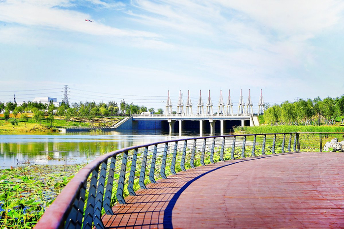 　　图为宋庄蓄滞洪区，位于温榆河左岸，是“通州堰”分洪体系的重要组成部分。记者 唐建/摄