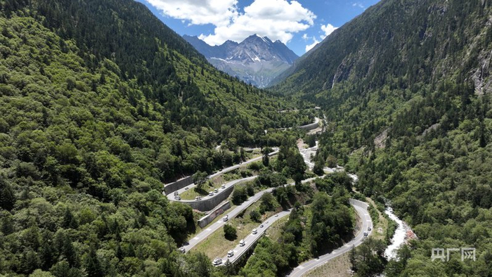 群山间，“理小路”蜿蜒向前（央广网发  理县县委宣传部供图）