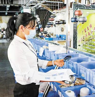 中山快维中心执法人员开展现场检查。中山快维中心供图