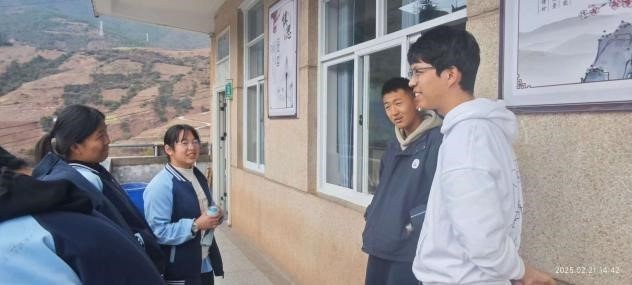 　　与同学们交流想法